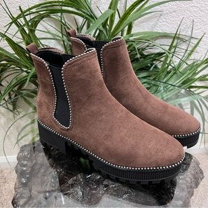 🔥NWT🔥 CAPE ROBBIN The Tilda Brown Faux Suede Slip On Ankle Boots  Size 10